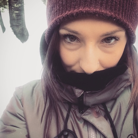 Meet your Posher, April - Picture 5 of 8